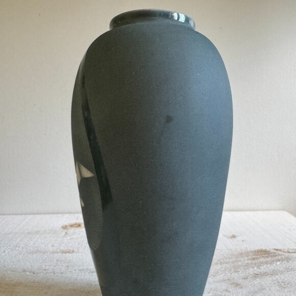 Vintage Blue and White Pottery Vase with Seagull Bird Design - Picture 5 of 11